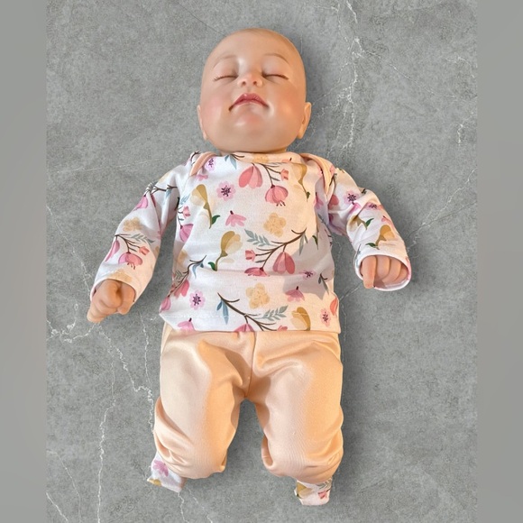 CHARLIE Realistic Life-Like Baby Doll w/2 Outfits - Gender Neutral Reborn? - Picture 2 of 14